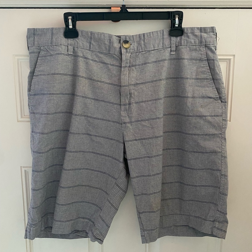 Gray Striped Flat Front Shorts Men’s 38”
